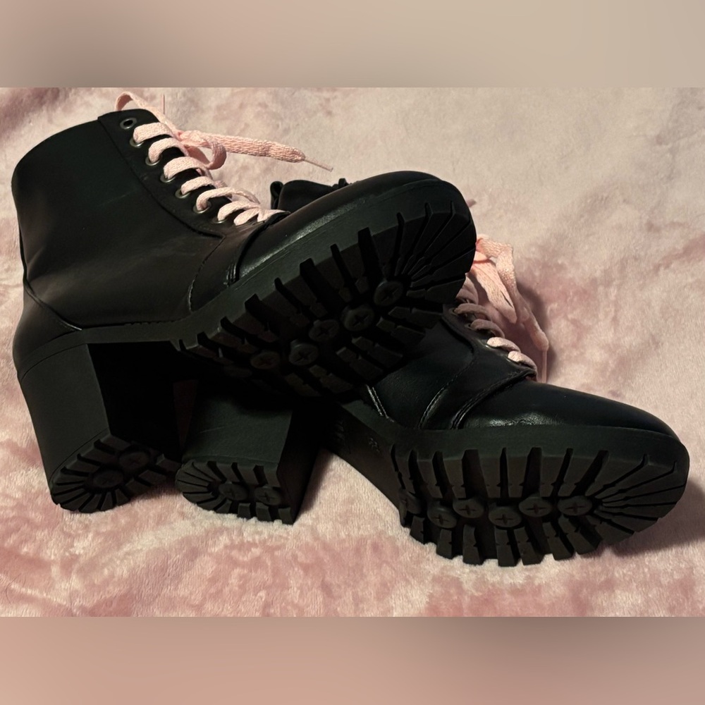 Time and True Black Women's Zip Up Boots with Pink Sparkly Laces Size 8.5